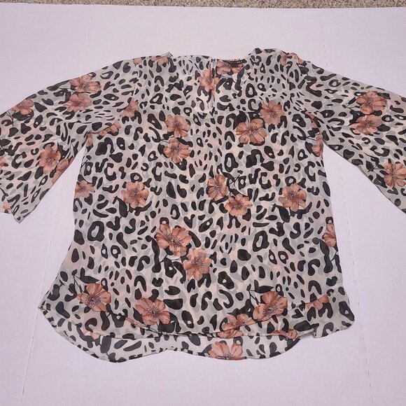 Roz & Ali Leopard Floral Print Blouse - Sheer, Flowing 3/4 Sleeve Top - Picture 4 of 9